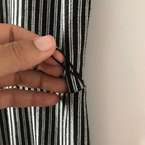 A New Day Black and White Striped Jumpsuit Wide legs and short sleeves size M - Picture 3 of 7